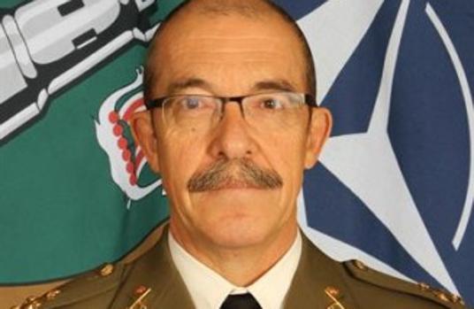 El teniente general Alejandre, en una foto oficial con la OTAN 