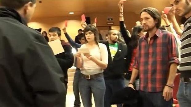 Pablo Iglesias, durante el escrache a Rosa Díez