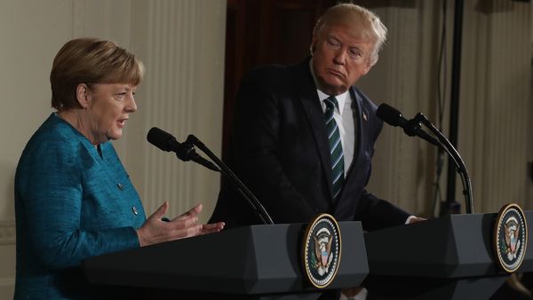 Donald Trump recibió a Angela Merkel en EEUU y exigió que todos los miembros de la OTAN aporten más fondos