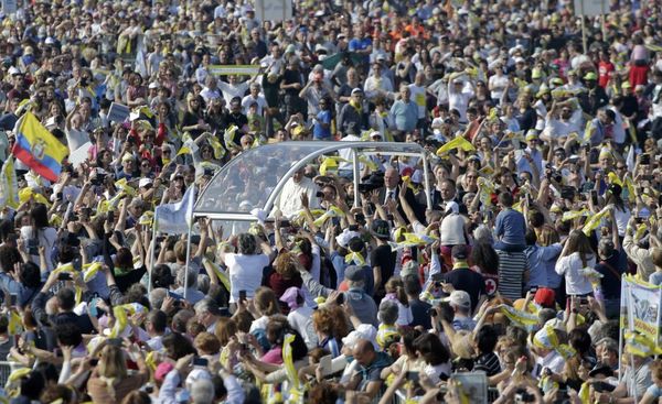 La llegada del papa en el parque de Monza