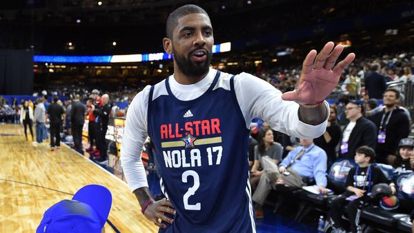 Kyrie Irving puso en duda también que los dinosaurios hayan existido