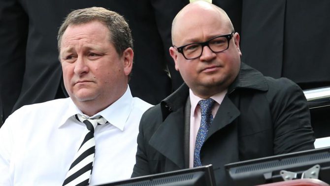 Mike Ashley, dueño del Newcastle, y Lee Charnley, director general del club (Ian Macnicol 
