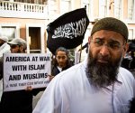 Anjem Choudary, un clérigo musulmán radical, fue sentenciado el año pasado por un tribunal británico a cinco años y medio de prisión por alentar a la gente a unirse al Estado Islámico. (Imagen: Dan H/Flickr).