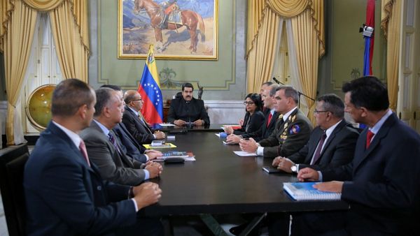 El Consejo de Defensa, encabezado por Nicolás Maduro, durante la reunión en la noche del viernes.