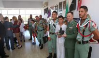 Los legionarios visitaron a los niños de la planta de Oncología y, posteriormente, desfilaron en la ludoteca ante otros enfermos.