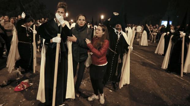 Un participante, visiblemente afectado Un participante, visiblemente afectado