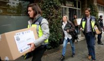 Investigadores policiales salen de la residencia de Jordi Pujol tras investigarla