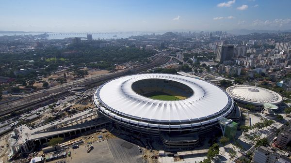 El Maracana de Rio de Janeiro es uno de los estadios remodelados con sobrecostes