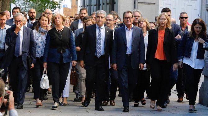 Homs camino del Supremo (foto El Periódico)