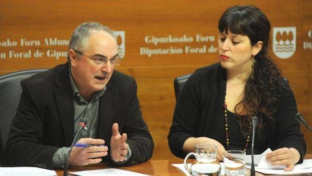Xabier Olano y Larraitz Ugarte, de EH Bildu (foto Deia)