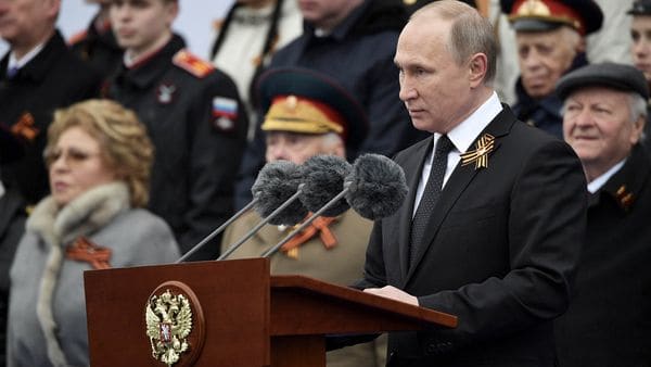 El presidente ruso hablar al final del desfile militar en Moscú