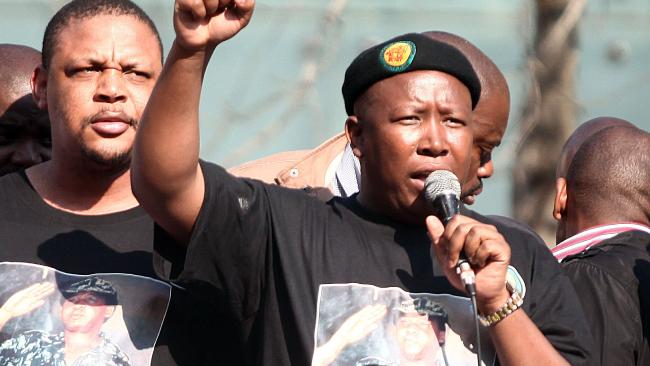Un activista negro instiga al asesinato de blancos sudafricanos.