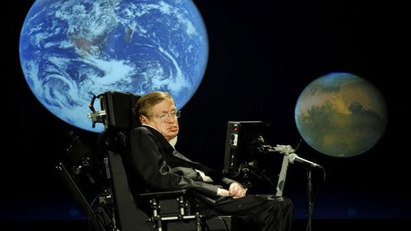 Stephen Hawking predijo que la fragilidad de la Tierra requiere una expansión a otros lugares