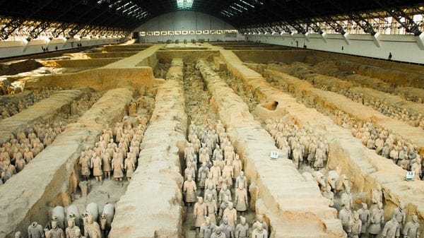 Son 8.000 guerreros de terracota esculpidos en tamaño real
