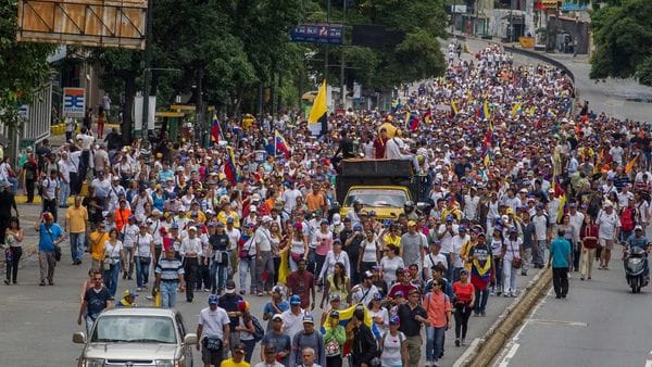 Los venezolanos salen a las calles casi a diario para protestar contra el régimen militar de Nicolás Maduro 