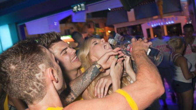 Escorias de Su Graciosa Majestad. Turistas británicos en Mallorca.