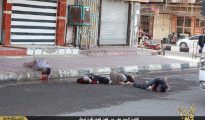 Los cuerpos sin vida de varioos gays tras ser lanzados al vacío por terroristas del Estado Islámico.