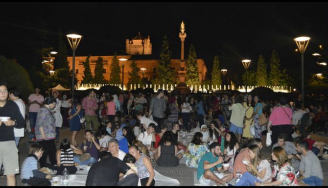 Numerosos perroflautas se unieron a los nusulmanes (ABC)