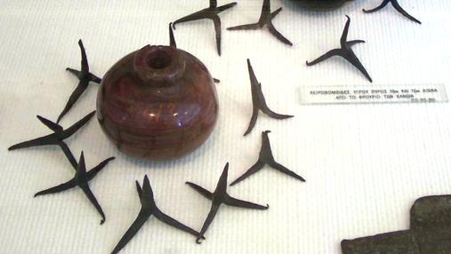«Granadas» de cerámica que se rellenaban del fuego griego