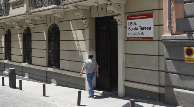 Entrada al IES Santa Teresa de Jesús (foto ABC)