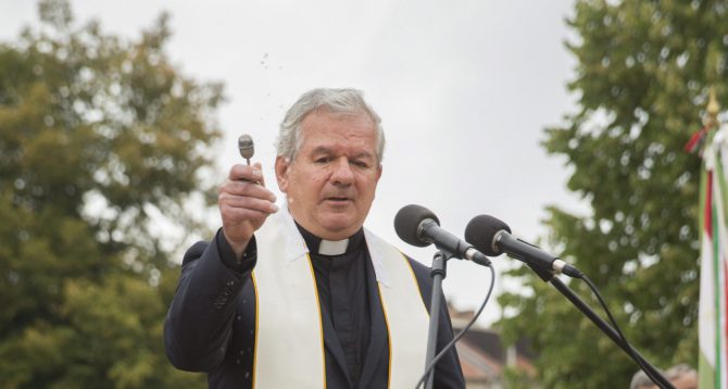 El obispo húngaro Laszlo Kiss-Rigo