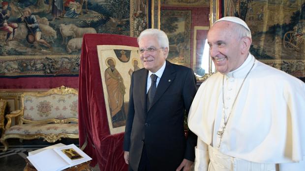 Francisco ha mantenido una reunión con el jefe de Estado italiano, Sergio Mattarella