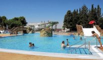 Instalaciones de las piscinas municipales en Monzón.