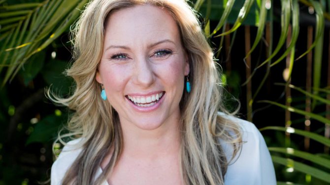 Justine Damond o Justine Ruszczyk en una foto tomada en 2015.