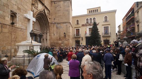 La presión vecinal impide la retirada de la Cruz de los Caídos de Callosa de Segura