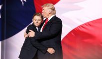 Donald Trump y su hijo Barron