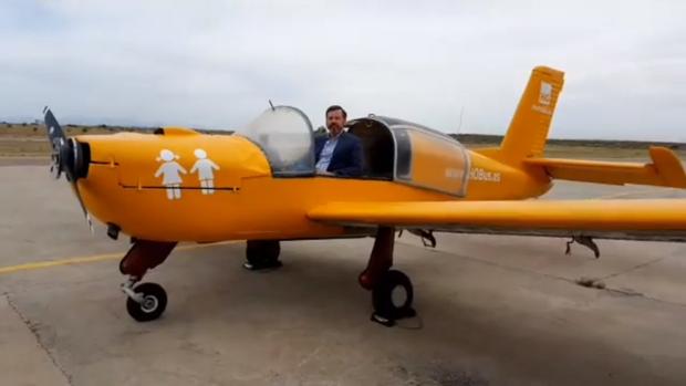 Avioneta de Hazte Oír - TWITTER/ @HAZTEOIR