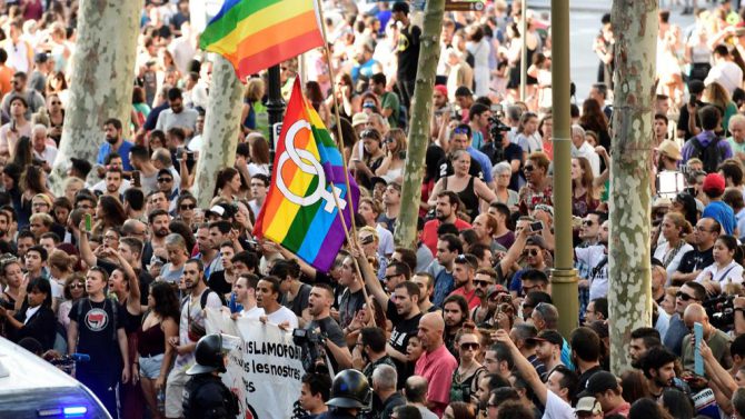 Imagen de los grupos ultraizquierdistas congregados el viernes en las Ramblas (AFP)