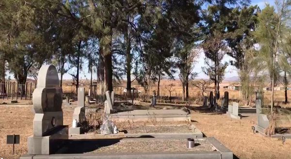 Del cementerio de Estcourt habrían sacado cuerpos para comerse. Entre los detenidos hay un sanador.