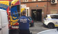 Un policía y la ambulancia, en el lugar de los hechos - EMERGENCIAS MADRID