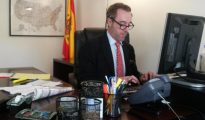 Enrique Sardá, en su despacho del Consulado de Washington (foto ABC)