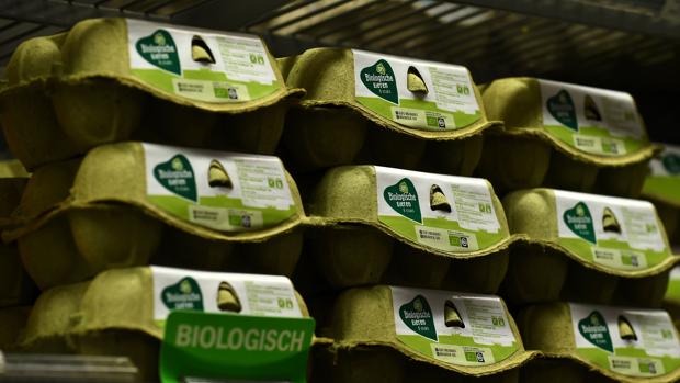 Huevos a la venta en un supermercado