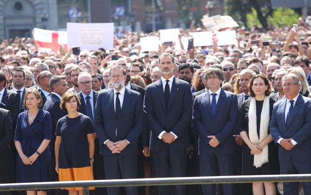 Minuto de silencio en homenaje a las víctimas del atentado de Barcelona.