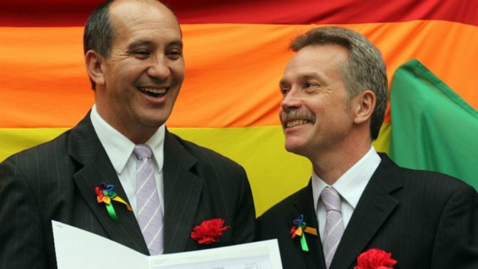 Toni Reis y su "esposo", David Harrad