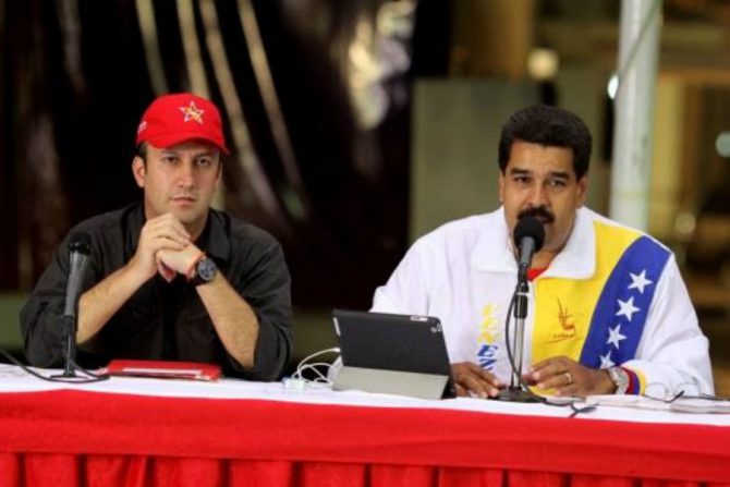 Tareck El Aissami junto a Nicolás Maduro
