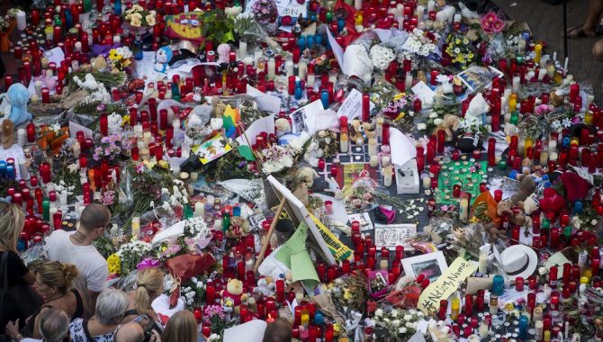 Velas y ositos para derrotar al terrorismo islámico.