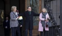 Irene Rigau, Artur Mas y Joana Ortega a las puertas del TSJC el primer día del juicio por el 9-N (El Periódico)
