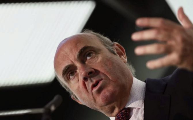 El ministro de Economía, Luis de Guindos, durante el encuentro sobre el sector financiero organizado por Expansión ayer.