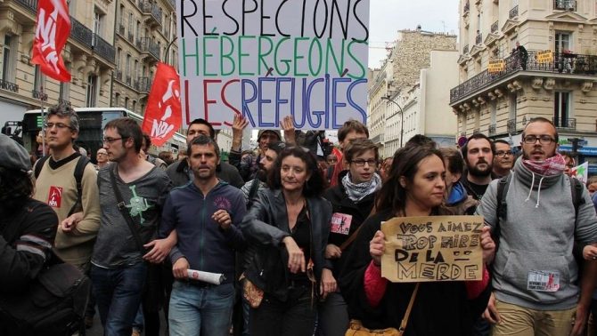Ultraizquierdistas franceses, con estética idéntica a la de los perroflautas españoles.