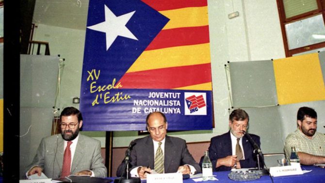 Mariano Rajoy, siendo ministro de Administraciones Públicas, participando en un acto de jóvenes independentistas catalanes.
