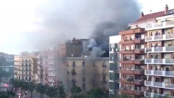 Incendio en el obrador de una pastelería de la calle Marina de Barcelona (Twitter)