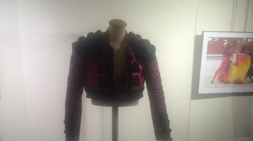 Vestido fucsia y azabache de la tarde de la presentación en Las Ventas del torero de Orduña