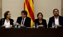 Colau, Puigdemont, Junqueras y Forcadell en un acto en el Parlament.