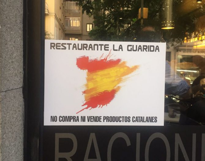 El cartel de un catalán en su restaurante de Madrid: “No compramos ni vendemos productos catalanes”