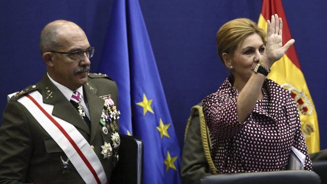 La ministra de Defensa, María Dolores de Cospedal, junto al Jefe del Estado Mayor de la Defensa (Jemad), el general Fernando Alejandre Martínez.