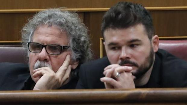 Tardá y Rufián, en sus escaños del Congreso